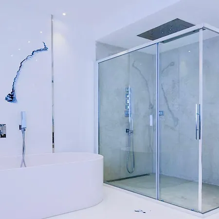 Vakantiehuis Stunning View, Modernist Private Pool *